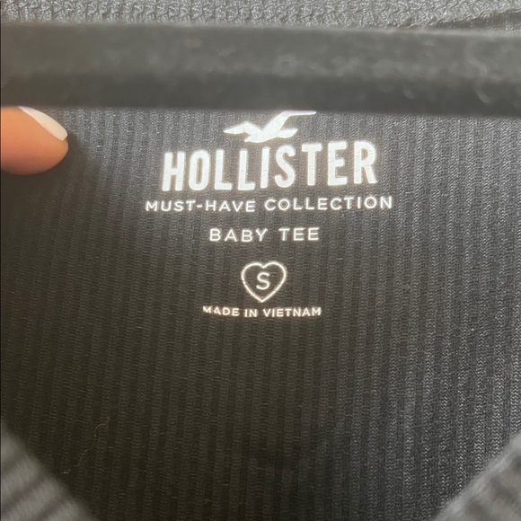 Hollister Women's Black Ribbed Crop Top - Picture 2 of 4